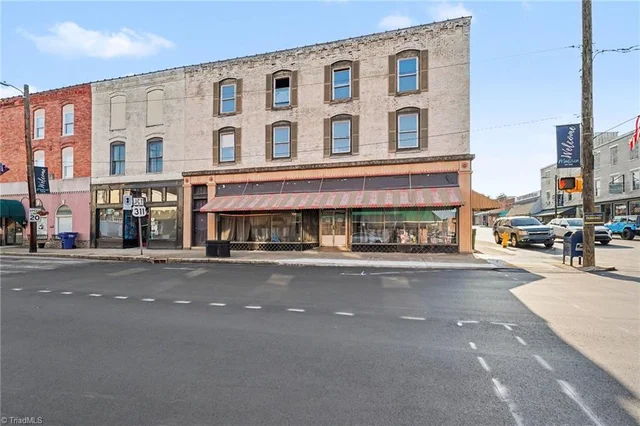 100/104 S Market Street, photo 2 of 49