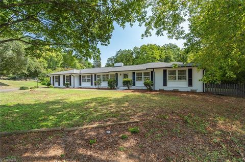 A home in Clemmons