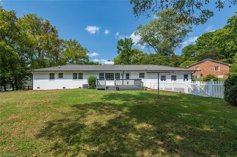 A home in Clemmons