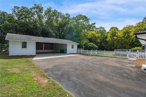 A home in Clemmons