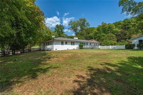 A home in Clemmons