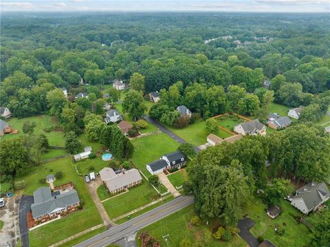 A home in Clemmons