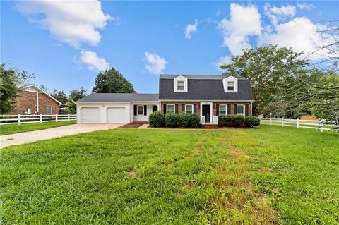 A home in Clemmons