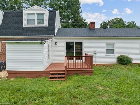 A home in Clemmons