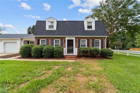 A home in Clemmons