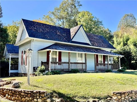 Homes For Sale - 176 2nd Street<br/> Ronda, NC 28670