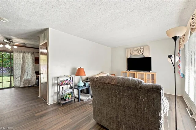 2528 Evergreen Avenue, photo 2 of 36