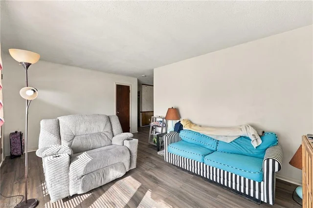 2528 Evergreen Avenue, photo 4 of 36
