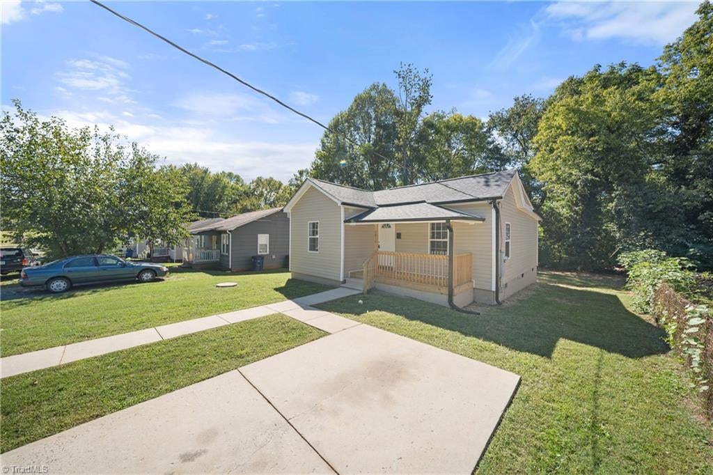 Photo of 2810 Ansonia Street, Winston-Salem, NC 27105 (MLS # 1237255)
