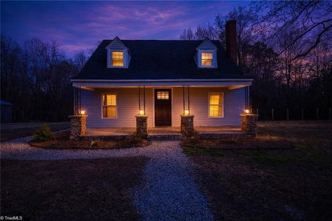 Homes For Sale - 3408 Dillon Road<br/> Jamestown, NC 27282