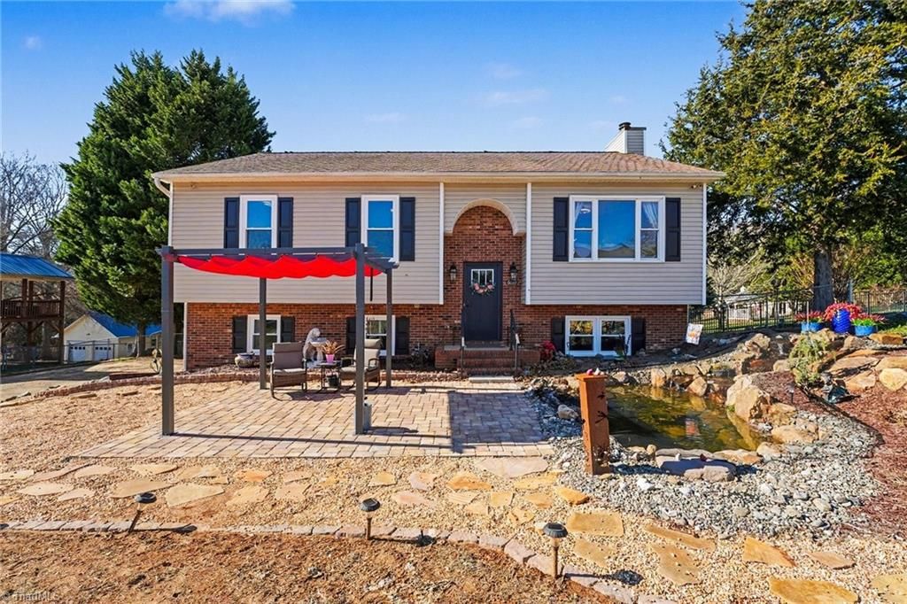 Photo of 6033 Stone Bluff Drive, Clemmons, NC 27012 (MLS # 1206252)