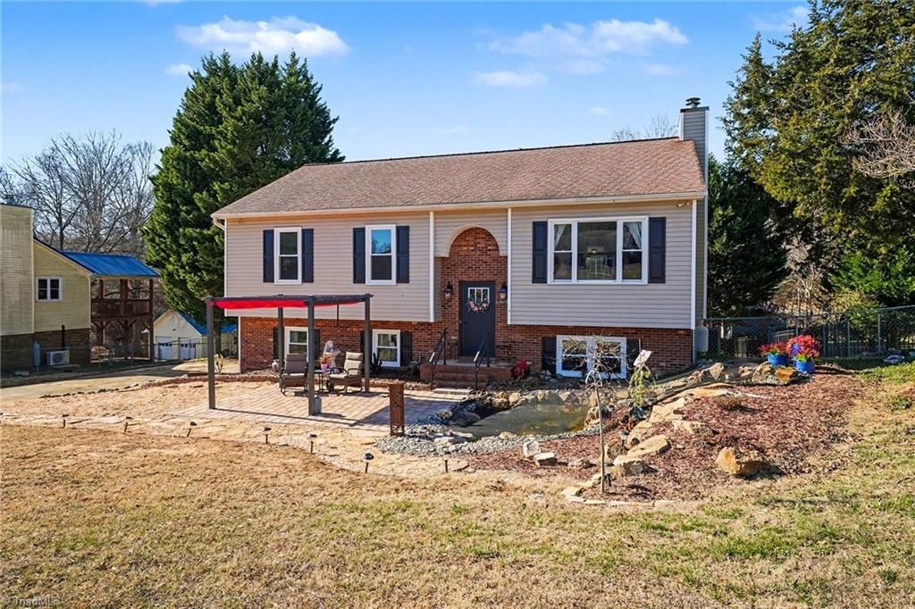 Photo of 6033 Stone Bluff Drive, Clemmons, NC 27012 (MLS # 1206252)
