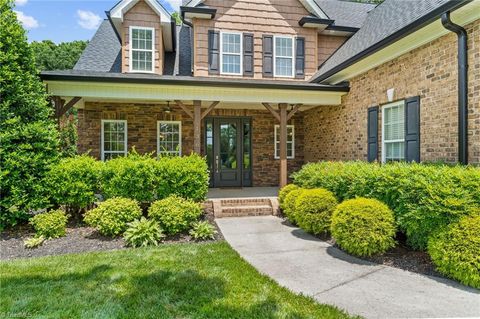 Single Family Residence in Clemmons NC 136 Loganberry Court.jpg
