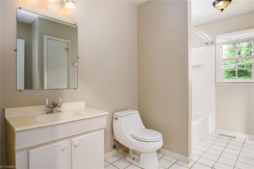 3010 Stratford Drive, Greensboro, North Carolina image 19