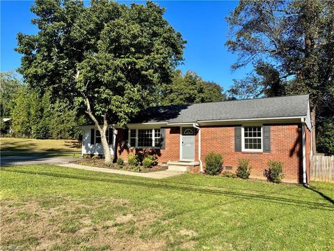 Homes For Sale - 3306 Lawndale Drive<br/> Greensboro, NC 27408