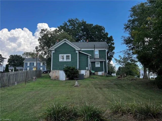 207 Summit Street, photo 4 of 24