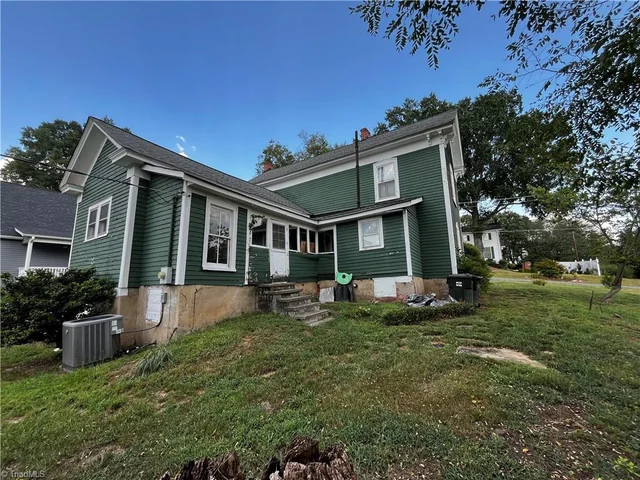 207 Summit Street, photo 3 of 24