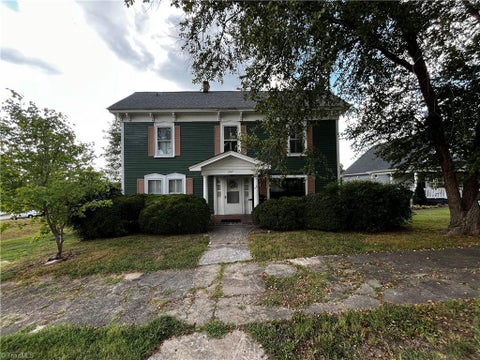 Homes For Sale - 207 Summit Street<br/> Walnut Cove, NC 27052