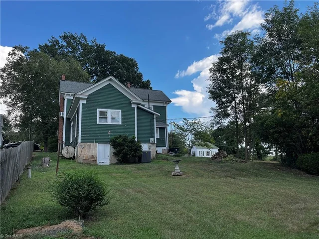 207 Summit Street, photo 5 of 24