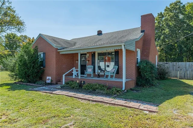 1464 S Main Street, photo 3 of 42