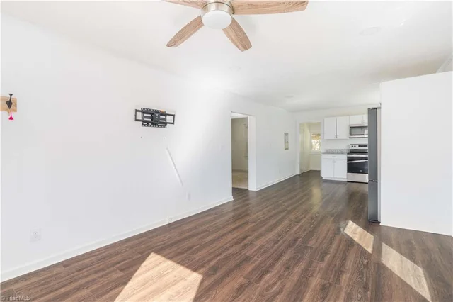 610 Midland Avenue, photo 5 of 22