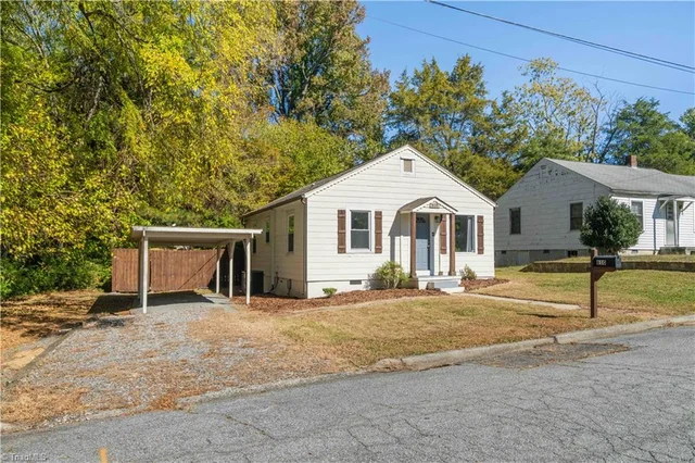 610 Midland Avenue, photo 3 of 22
