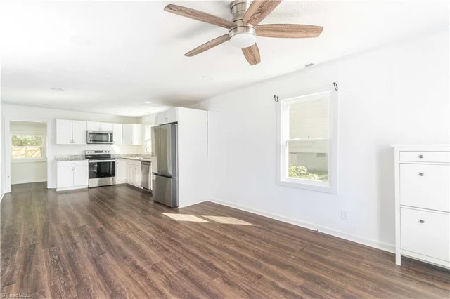 610 Midland Avenue, photo 4 of 22