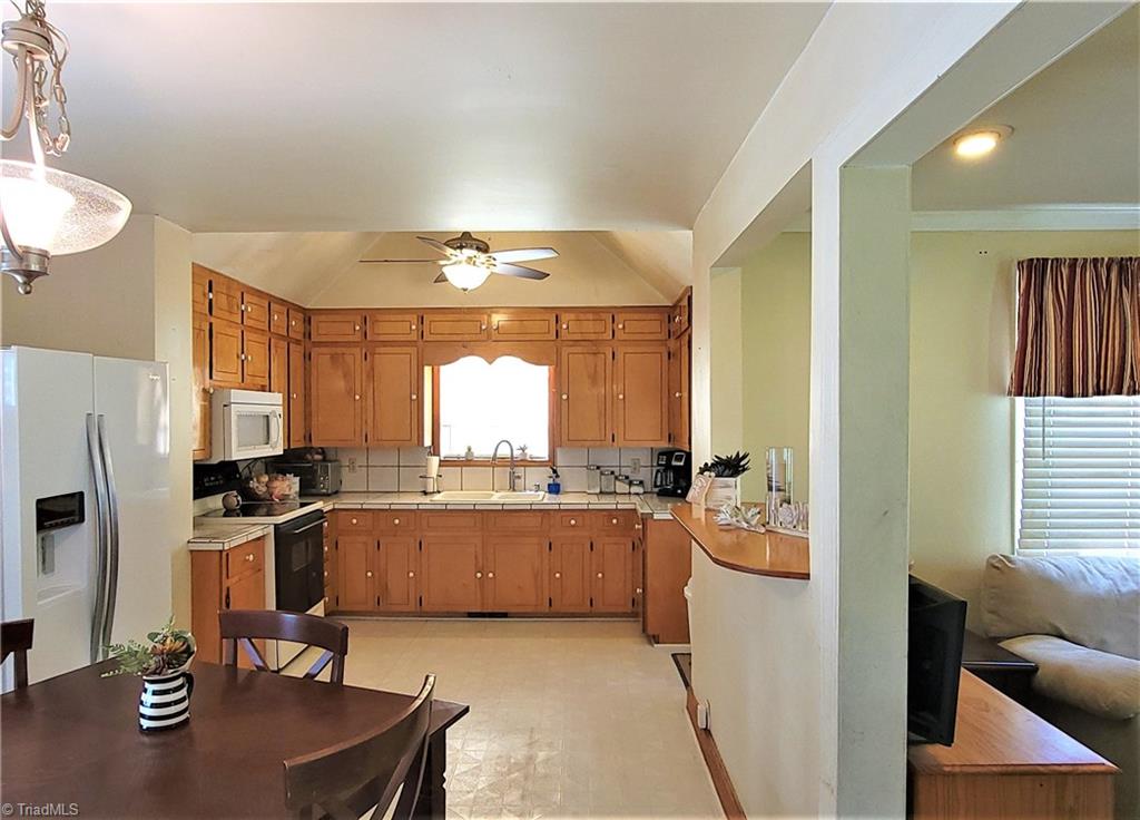 Photo 5 of 21 of 4581 Follansbee Road house