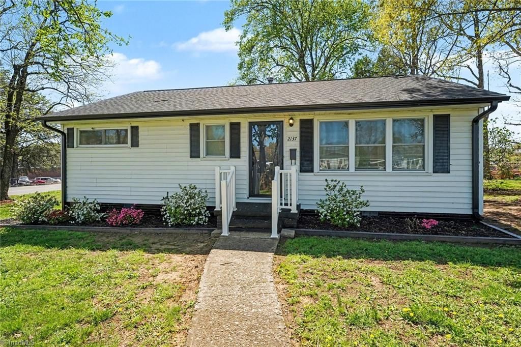 Photo of 2137 Martin Street, Burlington, NC 27217 (MLS # 1214288)