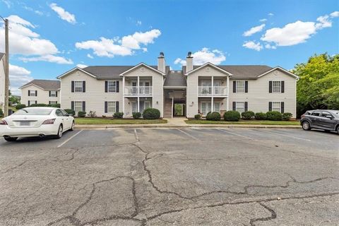 Condo For Sale - 7117 W Friendly Avenue #H<br/> Guilford County, Greensboro, NC 27410