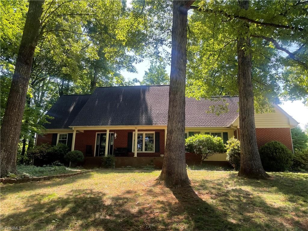 Photo of 907 Branchwood Drive, Kernersville, NC 27284 (MLS # 1218364)