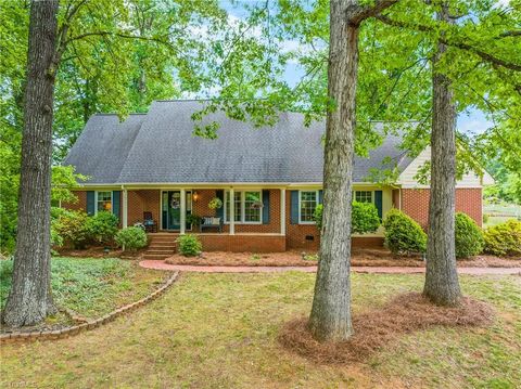 Photo of 907 Branchwood Drive, Kernersville, NC 27284 (MLS # 1218364)