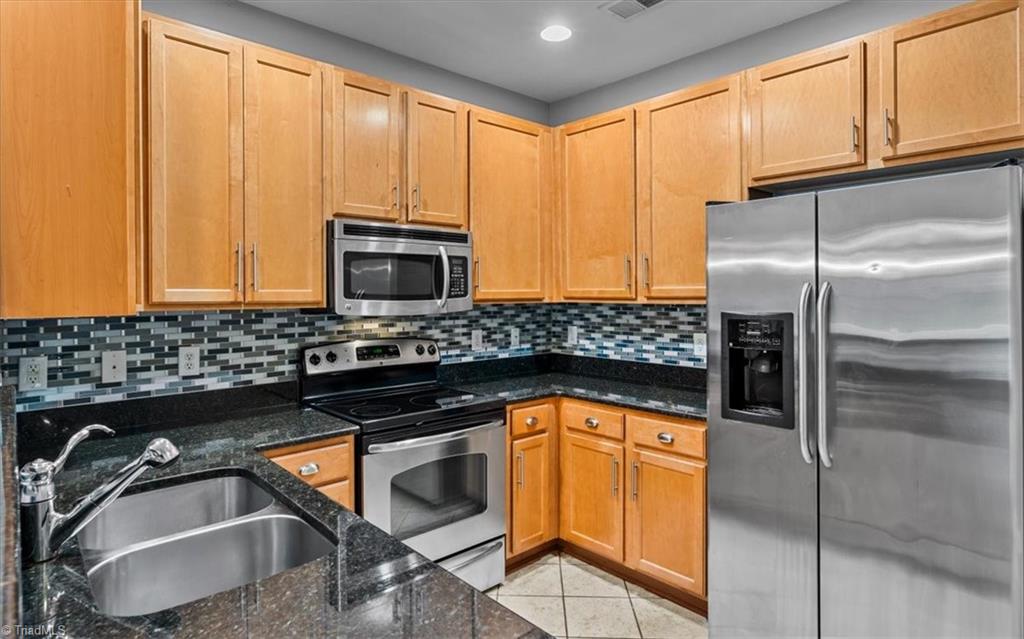 7102 Friendly Avenue 306