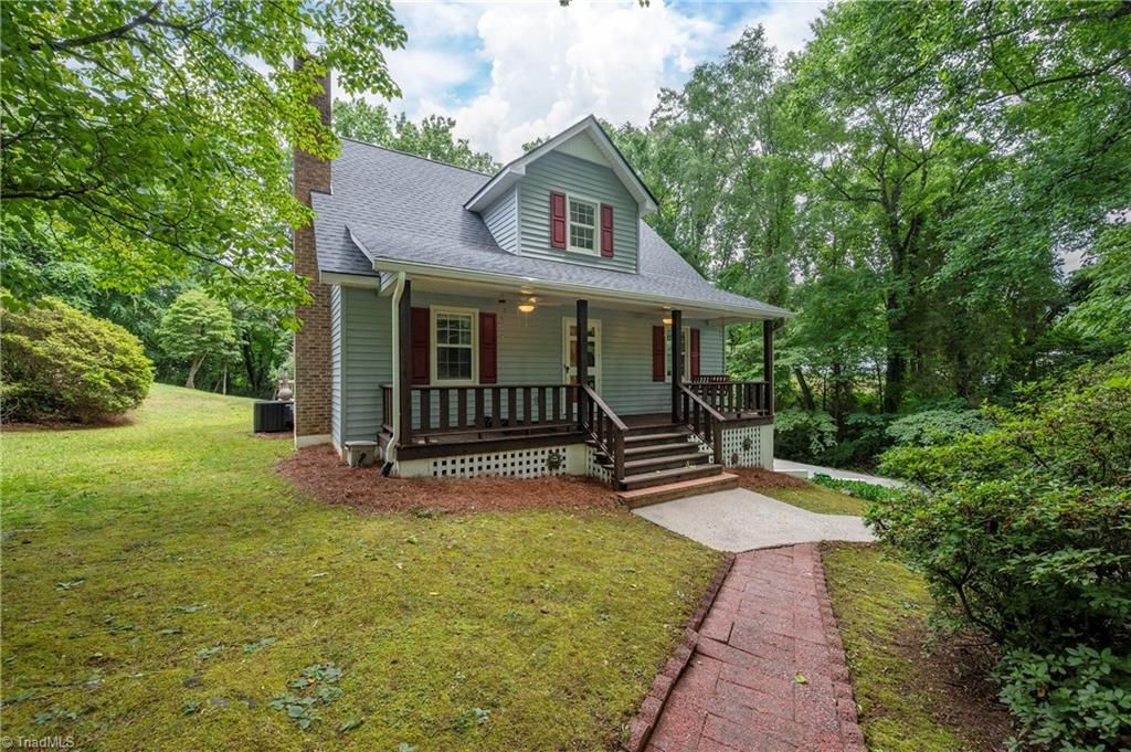 Photo of 6175 La Crosse Court, Clemmons, NC 27012 (MLS # 1222517)