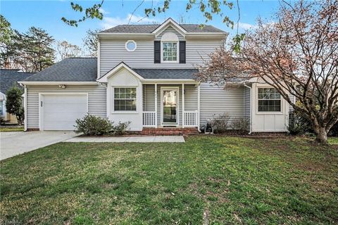 Homes For Sale - 4031 Sherry Court<br/> Jamestown, NC 27282