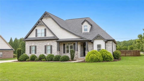 Homes For Sale - 104 Tyler Court<br/> Advance, NC 27006