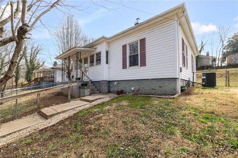 Homes For Sale - 904 Branch Street<br/> Rockingham County, Eden, NC 27288