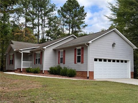 Photo of 3339 Kennedy Road, Thomasville, NC 27360 (MLS # 1198791)