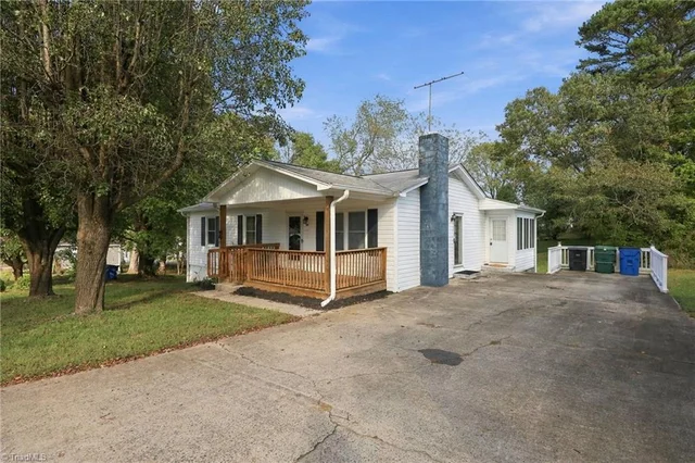 961 Newsome Street, photo 3 of 34