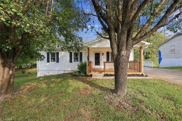 961 Newsome Street, photo 2 of 34
