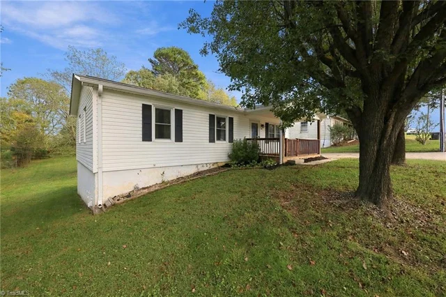 961 Newsome Street, photo 4 of 34