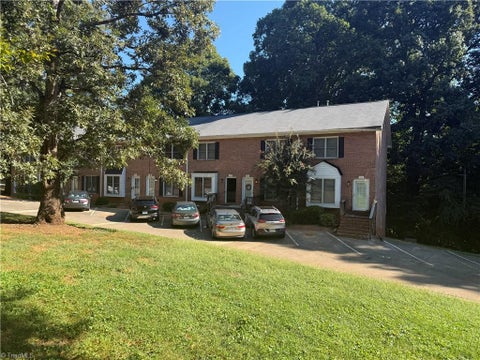 Condo For Sale - 1437 King Charles Drive<br/> Clemmons, NC 27012