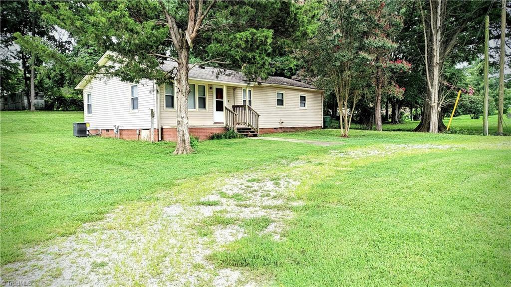 Photo of 826 Graylyn Drive, High Point, NC 27263 (MLS # 1229219)