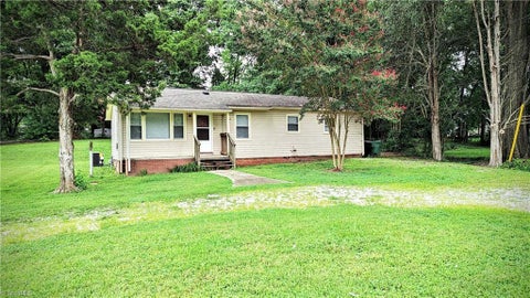 Homes For Sale - 826 Graylyn Drive<br/> High Point, NC 27263