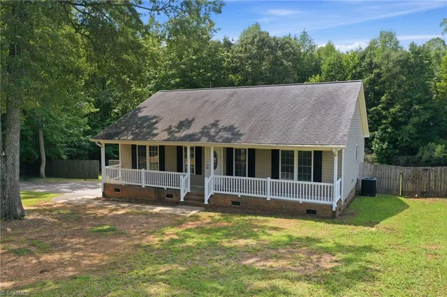 2530 Nc Highway 62, photo 2 of 27
