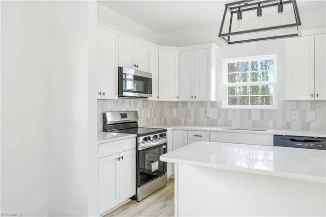 2116 Arbrook Lane, photo 4 of 14