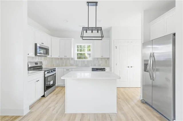 2116 Arbrook Lane, photo 3 of 14