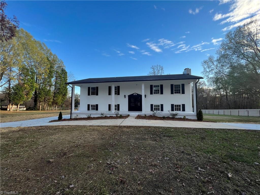 Photo 1 of 49 of 288 Country Lane house