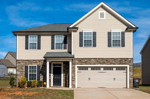 Photo of 5180 Sedge Hollow Drive, Kernersville, NC 27284 (MLS # 1213184)