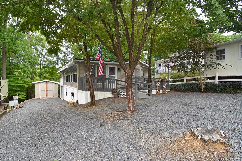 Photo 2 of 44 of 140 Pier Avenue mobile home